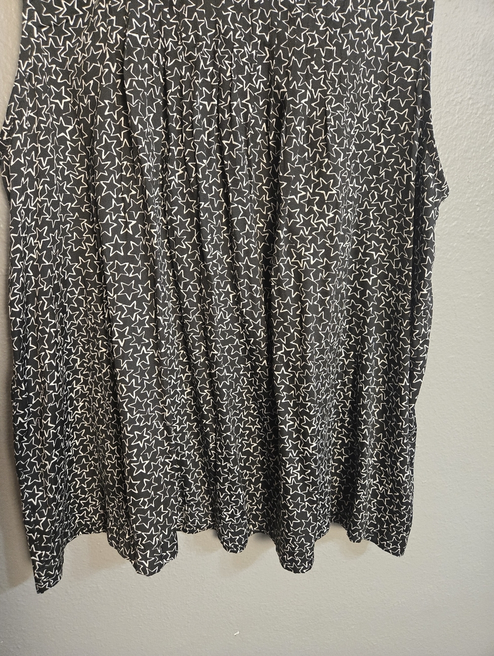 SUMMER SALE! $5 Gap Pintuck Tank Star Print Size Large - Picture 7 of 15